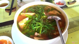 Canh chả cá, tàu hủ, thì là nấu chua