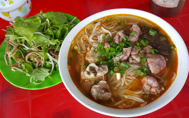 Ly Ly - Mì Gà & Bún Bò 