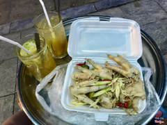 Chân gà, móng giò ngâm xả tắc được đi du lịch ở quán trà chanh 😜