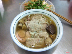 Bún bò huế o Uông