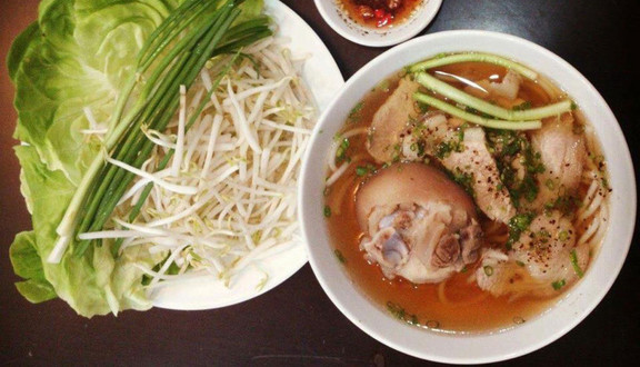 Bánh Canh Giò Heo - Bà Hạt