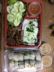 Nem nướng và 2 cuốn sẵn