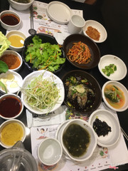 Banchan ăn ngập mặt