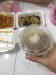 oder ly trà vải 24 nghìn mà tức luôn á, gọi xoài lắc thì bán khô bò nuốt không nổi luôn :) ngồi đợi hơn nửa tiếng mới có :)) nảnn 1 lần duy nhất chẳng dám ghé lại 