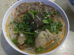 Bún bò thập cẩm nhỏ