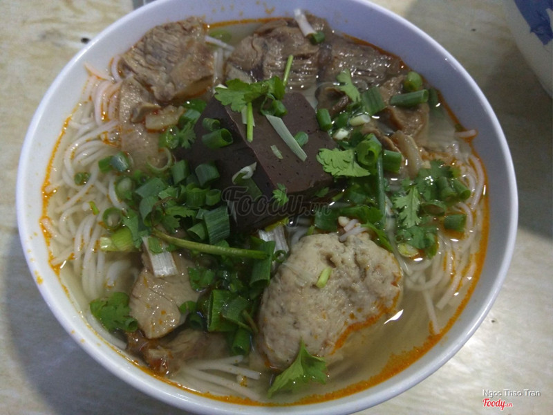 Bún bò thập cẩm nhỏ