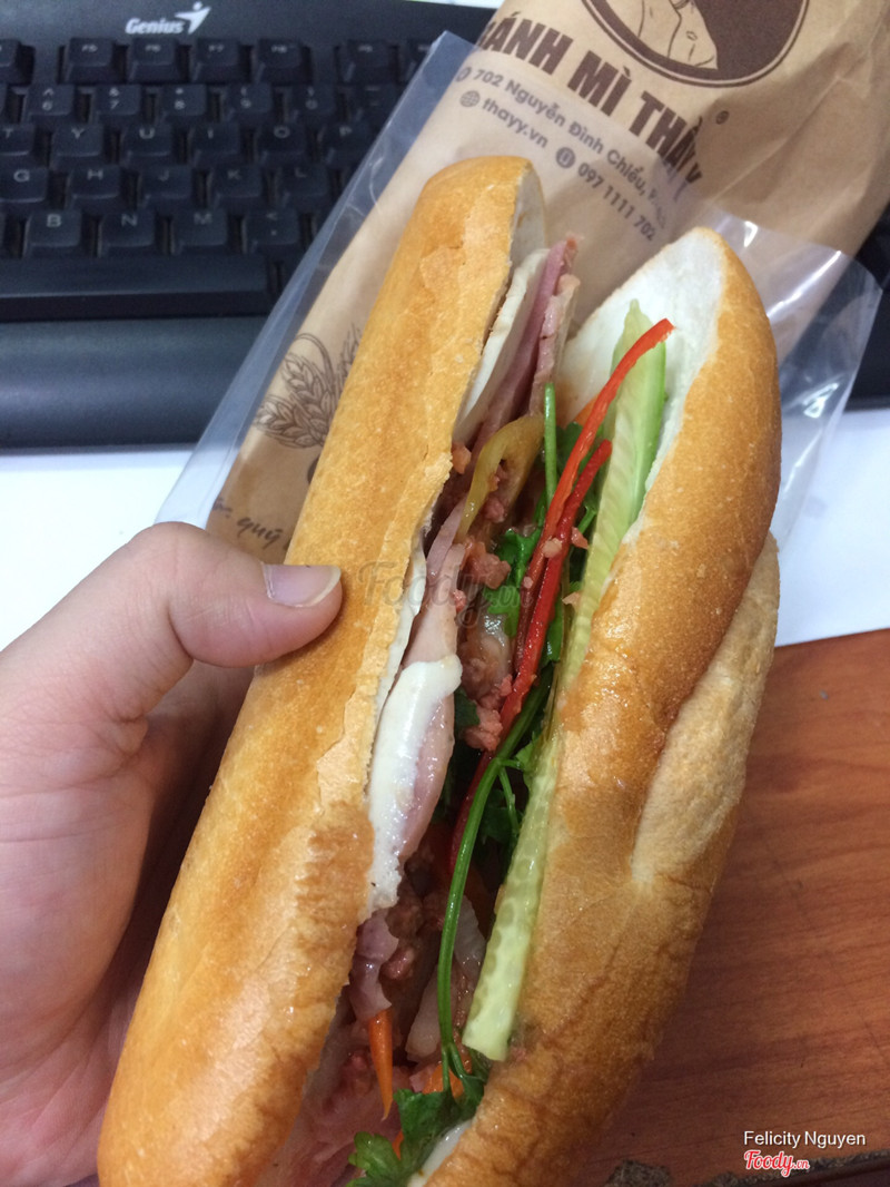 Bánh mì mua mang về 