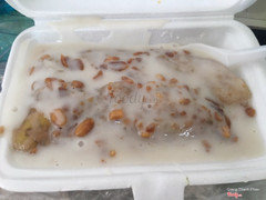 Bánh chuối hấp sau khi chan nước cốt