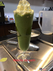 Sinh tố matcha trà xanh + kem topping