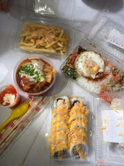 Khoai tây ngon, kimpap ngon, gà cay cũng ngon nhưng quá ít phô mai. Cơm kh được dẻo cho lắm hơi khô 