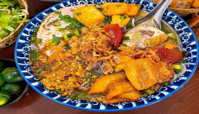 Bún Riêu Cua - Cơm Văn Phòng Cô Dung - Hoàng Quốc Việt