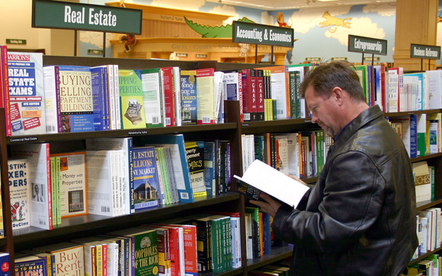 Siêu Thị Sách TiTan - Quốc Lộ 50