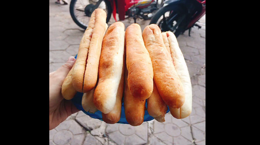 Bà Già - Bánh Mì Cay Chính Hiệu