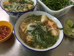 Tô bánh canh chất lượng với nhiều cá phi lê như này