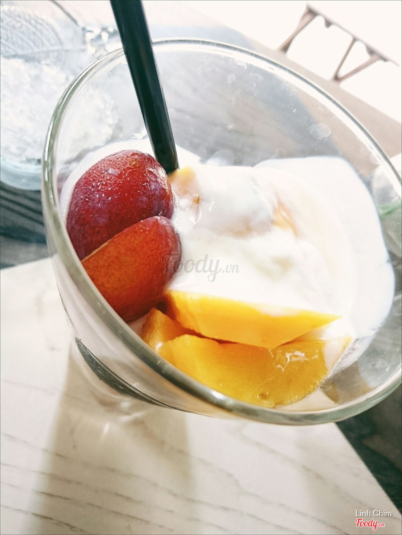 Hoa quả dầm sữa chua