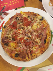 pizza mama size vừa 180k