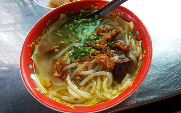 Bánh Canh Giò Heo - Bà Huyện Thanh Quan