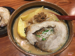 tô ramen khổng lồ