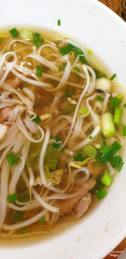 Có rùi mà dửng dưng  như ý nói khách tự nhét ruồi vô