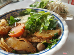 Phở, hủ tiếu, bánh canh, bún riêu, bún huế... giá 12.000đ