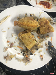 Góc chê. Bánh rán, thịt nướng chua như kiểu bị hỏng. cần cân nhắc khi order mấy món mặn tại đây