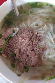 Phở thịt tái