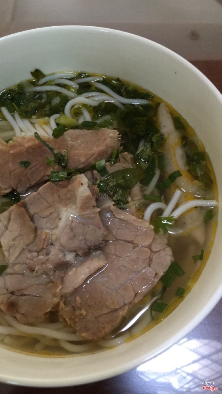 Bún bò chả cây