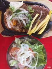 Bò beefsteak ,bò kho bánh mì địa chỉ số 30A Ngay câu lạc bộ hưu trí đường Mậu Thân ,giá chỉ từ 15-35k ,làn hoàn toàn bò miếng tươi nói ko với đồ để qua đêm
