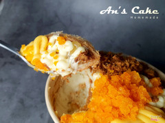 Bông lan trứng muối
Bông lan với công thức sốt đặc biệt, thơm nhẹ và béo của sữa, thêm ít trứng muối và chà bông mang đến hương vị vừa quen vừa lạ