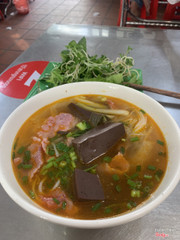 Bún tái