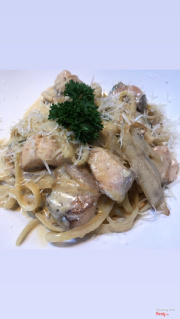 Mì ý cá hồi sốt kem