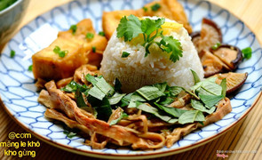 Cơm măng le kho đậu