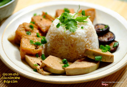 Cơm nấm chả đậu kho