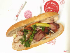 BÁNH MÌ HEO QUAY XÁ XÍU