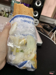 ko thể nào nhai nổi ổ bánh mì có quá nhiều hành sống thế này :-(