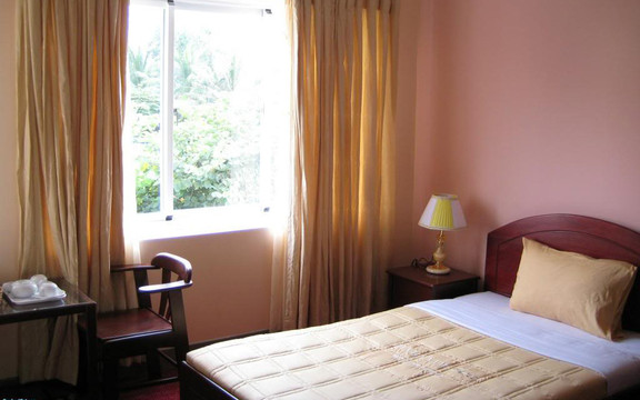 Song Thuỷ Hotel - Lạc Trung