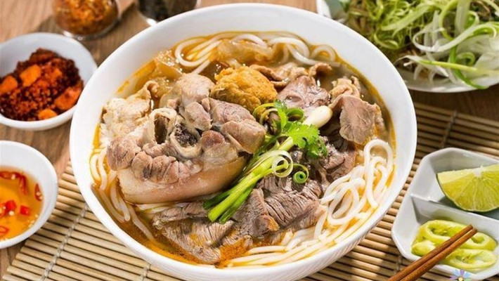 Phở Quỳnh - Gỏi Cuốn & Bún Bò Huế - Phạm Văn Hai