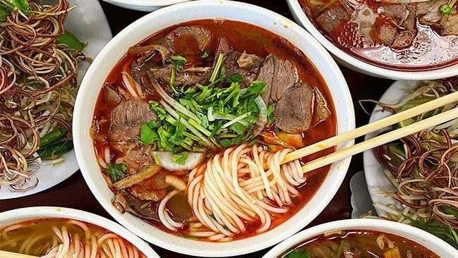 Phở & Bún Bò Hồng Thơm - Lương Định Của