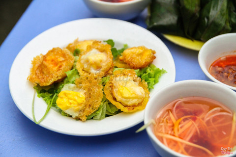 Bánh căn nóng hổi giòn thơm