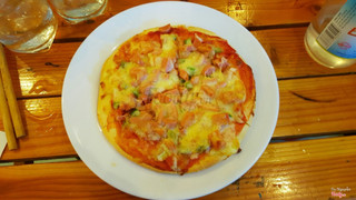 Pizza phô mai xúc xích 
