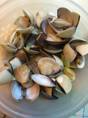 Trước giờ cũng ăn nhiều chỗ, nhưng thấy nghêu ở đây ngon sạch k có cát mà con nào cũng mập, đặc biệt nước chấm ở đây làm cũng ngon nữa. Giá 50k mà 1 thau đầy và chất lượng