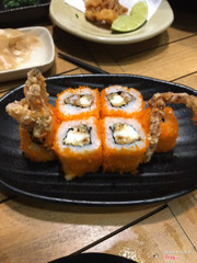 sushi trứng tôm