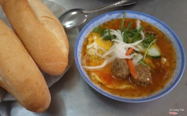 Bánh mì ốp la xíu mại