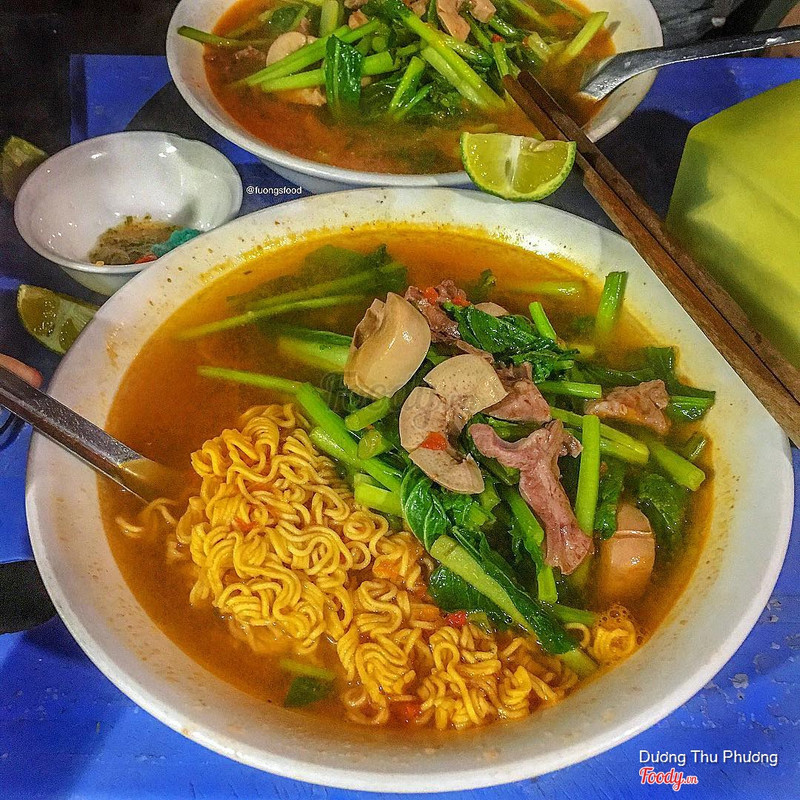Không gian quán mỳ Anh Linh: Trải nghiệm ăn uống và đánh giá chi tiết