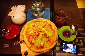 Đồ ăn và đồ uống khá là ngon, không gian rộng thoải mái. Sẽ đến thường xuyên<3