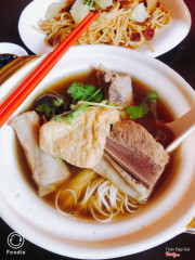 Black Bak kut teh mee