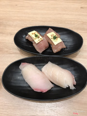 Sushi cá cam và sushi bò tái phô mai