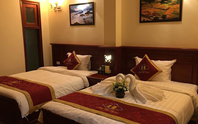 Mây Hồ Hotel