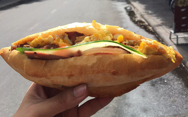 Cô Huệ - Bánh Mì & Sinh Tố