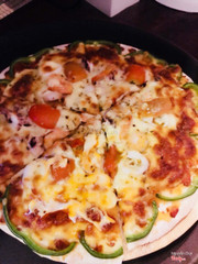 Pizza hải sản size nhỏ 60k,size lớn 100k,ăn khá ngon